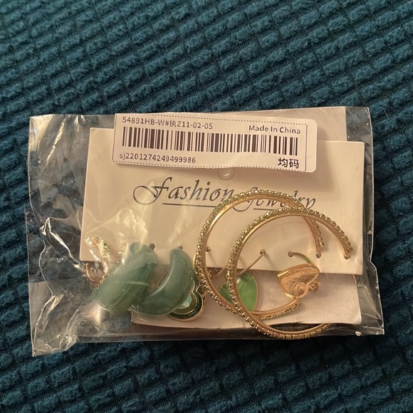 GREEN HOOPS! - Picture 3 of 3